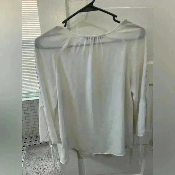 zac & rachel White business casual flowy blouse with button-down sleeves‎ size s - Picture 9 of 9